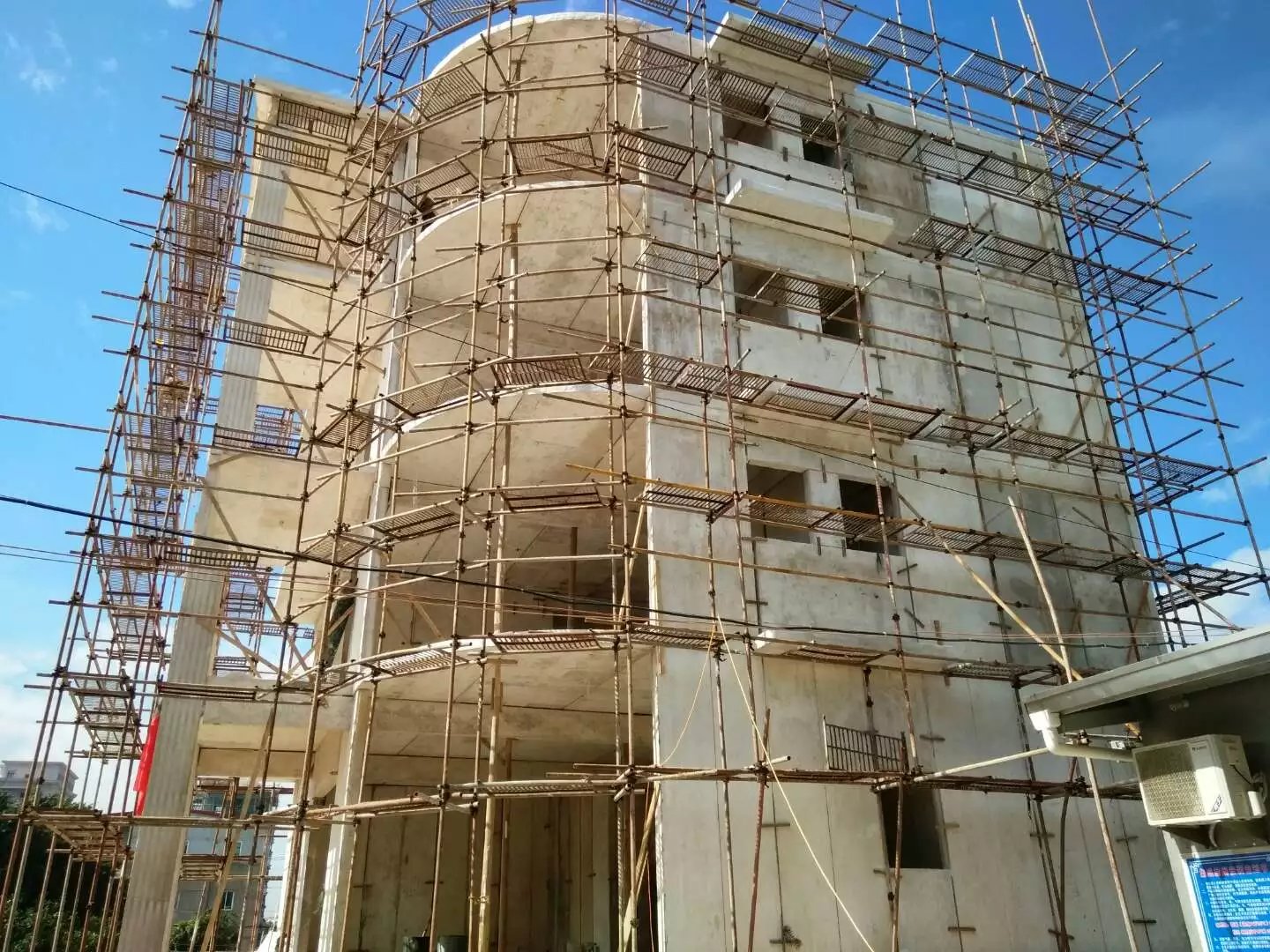 温州星河绿色环保装配式建材在福建修建的五层别墅建筑